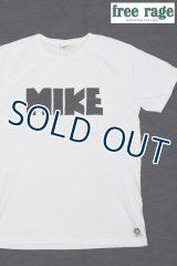 「FREE RAGE/フリーレイジ」MIKEプリントリサイクルコットンTシャツ【ホワイト】