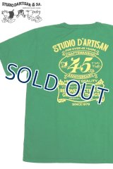「STUDIO D'ARTISAN/ステュディオ・ダ・ルチザン」45周年限定ロゴ プリントＴシャツ【グリーン】