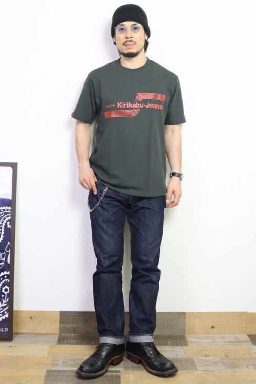 他の写真3: 「KIRIKABU JEANS/キリカブジーンズ」OITA プリントTシャツ【チャコール×レッド】