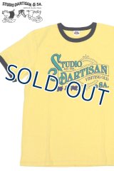 「STUDIO D'ARTISAN/ステュディオ・ダ・ルチザン」VISITING OLD リンガープリントＴシャツ【イエロー×ネイビー】