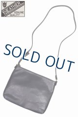 「Y'2 LEATHER/Y'2レザー」ナチュラルスカーホース サコッシュバッグ【グレー】