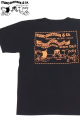 「STUDIO D'ARTISAN/ステュディオ・ダ・ルチザン」革パッチロゴ プリントＴシャツ【ブラック】
