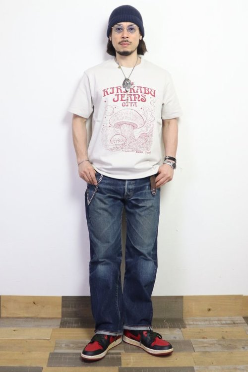 他の写真3: 「KIRIKABU JEANS/キリカブジーンズ」KINOKO プリントTシャツ【グレージュ×レッド】