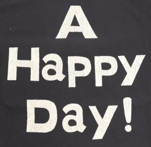 画像: 「UES/ウエス」A HAPPY DAY! プリントTシャツ【ブラック】