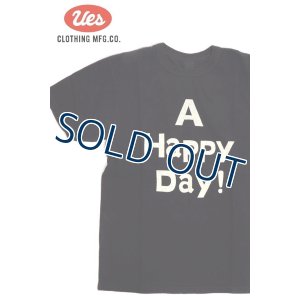 画像1: 「UES/ウエス」A HAPPY DAY! プリントTシャツ【ブラック】 (1)