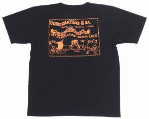 画像: 「STUDIO D'ARTISAN/ステュディオ・ダ・ルチザン」革パッチロゴ プリントＴシャツ【ブラック】