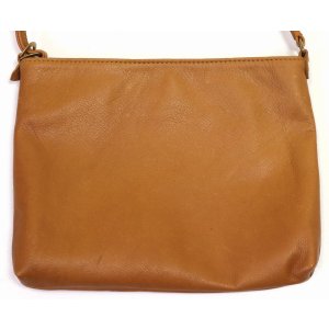 画像2: 「Y'2 LEATHER/Y'2レザー」ナチュラルスカーステア サコッシュバッグ【キャメル】 (2)