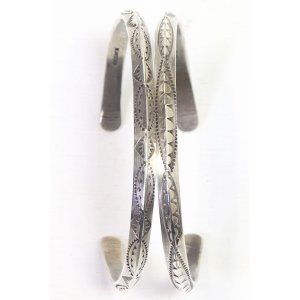 画像2: 「DearStock/ディアストック」トライアングルスタンプバングル【2パターン3サイズあり】 (2)